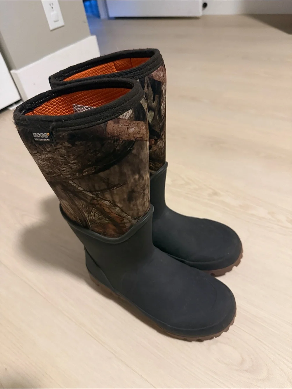 Bogs Men’s Black Rubber & Camo Pull-On Rain Boots with Orange Lining